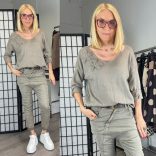 Livans V kivágású vékonykötött virágos felső 8552 - taupe