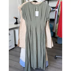   Milana szűkített fazonú, hátul gumis viszkóz ruha 8010 - khaki