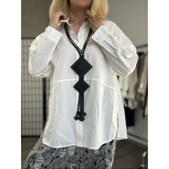 Cindy többrétegű hosszú nyaklánc fa elemekkel, zár nélkül - fekete