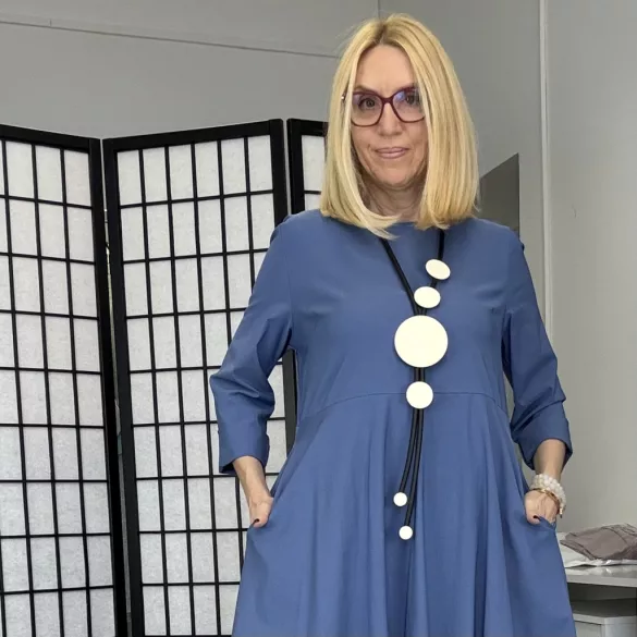 Mia  hosszú nyaklánc fa és gumi elemekkel, zár nélkül - fekete/fehér