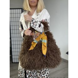 MaxFly szőrös válltáskaDW00 -csokibarna