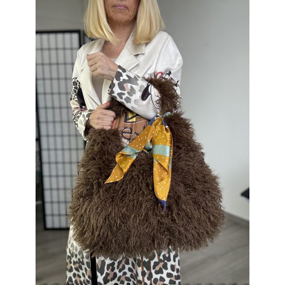 MaxFly szőrös válltáskaDW00 -csokibarna