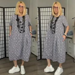 158C kockás virágos hagyma ruha 57047 - fekete fehér