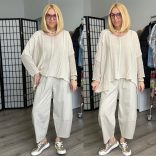 Abril kötött, horgolt aszimmetrikus laza női felső 24106 bézs