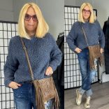 Lana környakú buklé pulóver-farmerkék