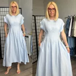 Milana szűkített fazonú, hátul gumis viszkóz ruha 8010 - világoskék