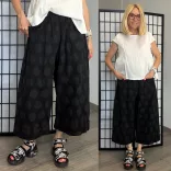 Wendy Trendy anyagában pöttyös bőszárú nadrág240551-fekete
