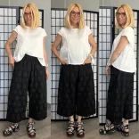 Wendy Trendy anyagában pöttyös bőszárú nadrág240551-fekete