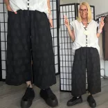 Wendy Trendy anyagában pöttyös bőszárú nadrág240551-fekete