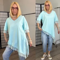   Olivia V kivágású aszimmetrikus csipkés pamut felső 71034-világoskék