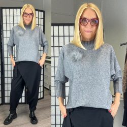   Minority vékonykötött állónyakú felső kitűzővel D1556 - szürke