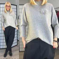   Minority vékonykötött állónyakú felső kitűzővel D1556 - taupe